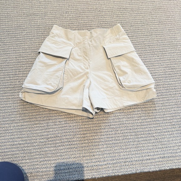 Lululemon Relaxed-Fit Super-High-Rise Cargo Short Size 2 Color Bone - Picture 1 of 8